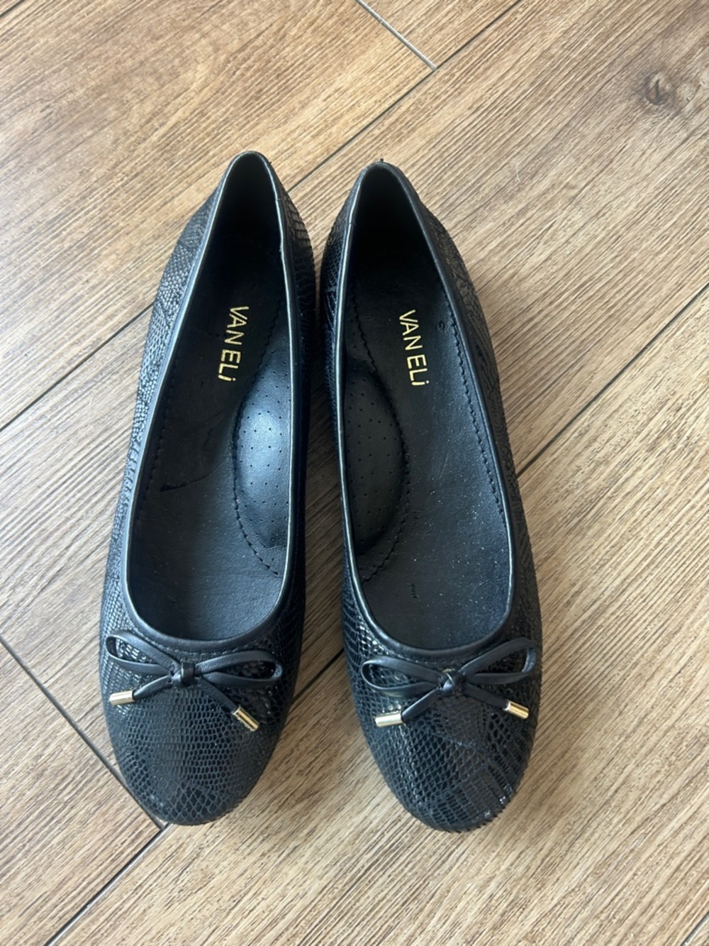 Vaneli Black Snake-Texture Ballet Flats with Bow 8.5